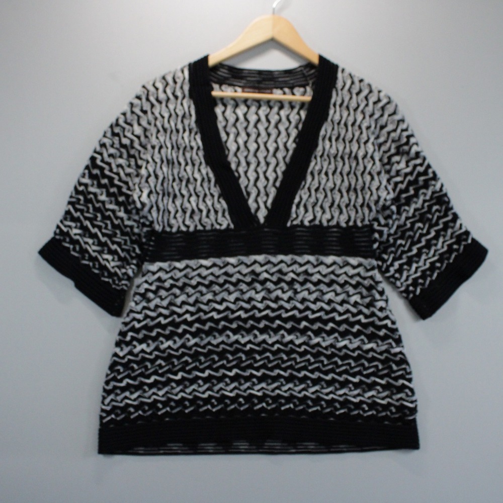 Adrienne Vittadini Black White Chevron Knit V-Neck Empire Waist Top S 1096